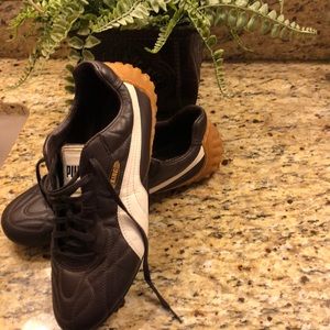 EUC Puma King men’s shoes Sz 10